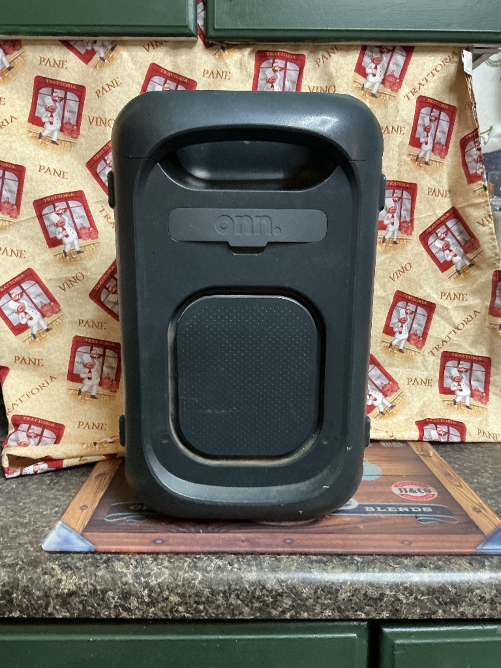 Medium party speaker